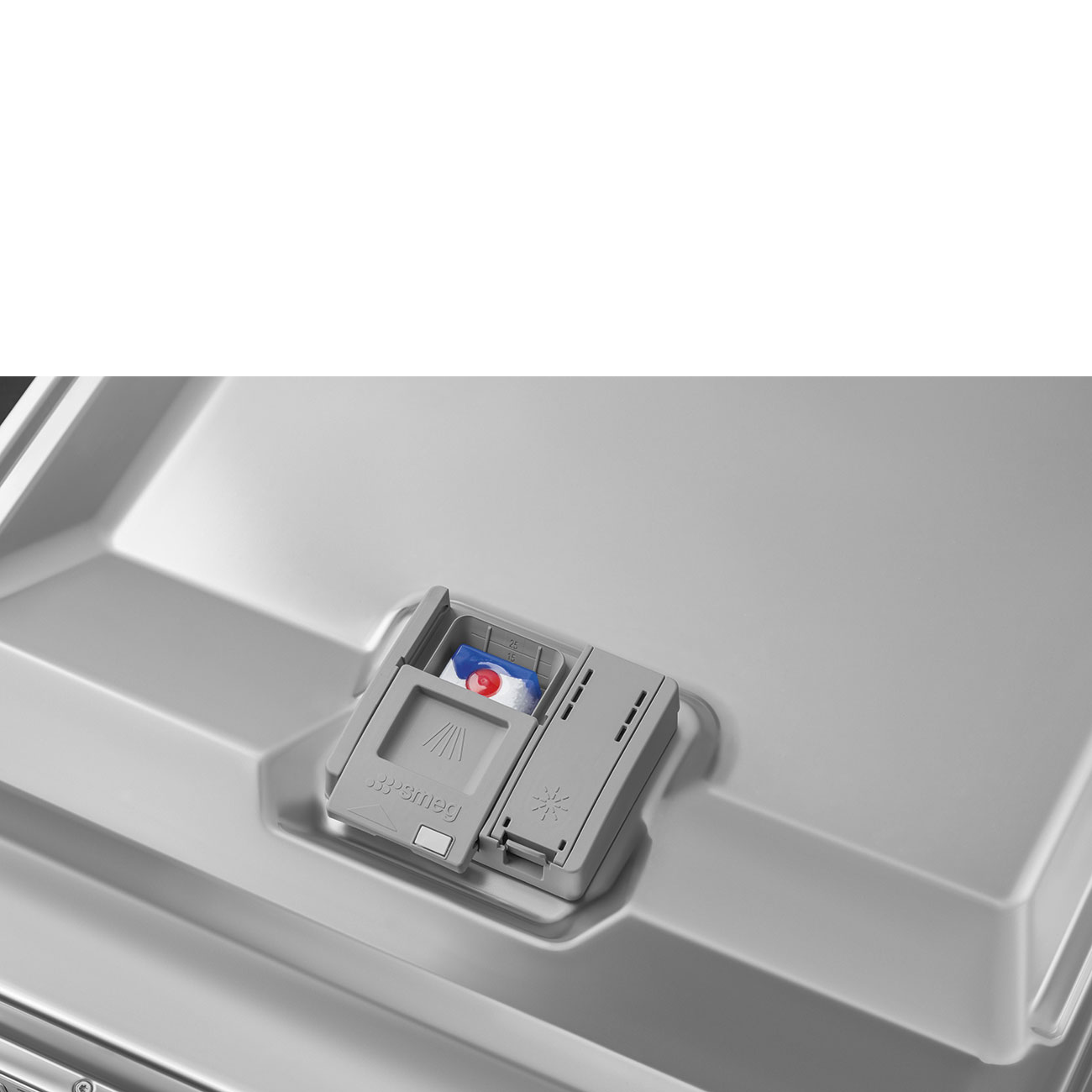 Umývačka riadu vstavaná Smeg Retro STFABCR3 krémová